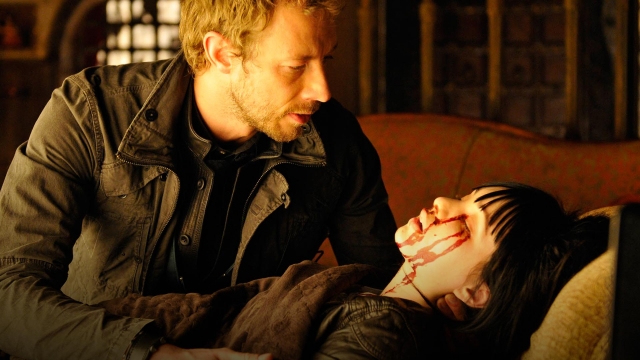 Lost Girl : Photo Ksenia Solo, Kris Holden-Ried