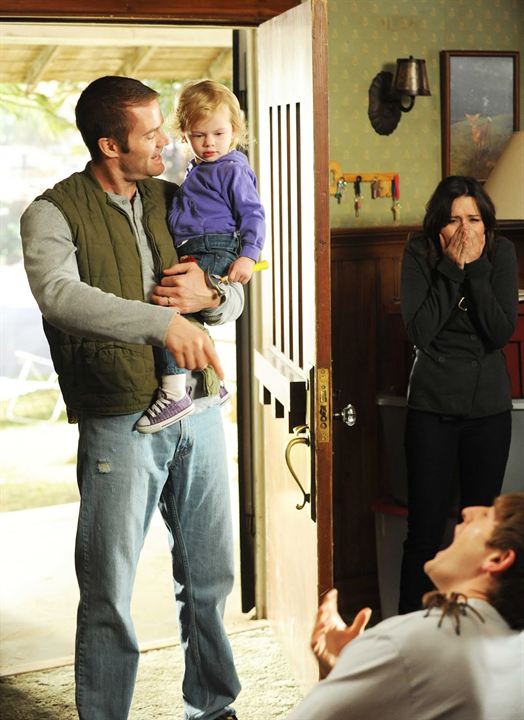 Raising Hope : Photo Garret Dillahunt, Baylie Cregut, Shannon Woodward, Lucas Neff