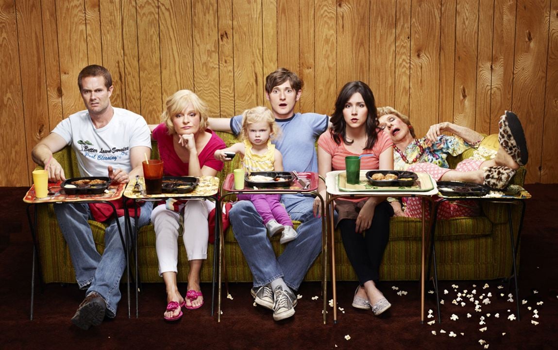 Photo Shannon Woodward, Martha Plimpton, Garret Dillahunt, Cloris Leachman, Lucas Neff, Baylie Cregut