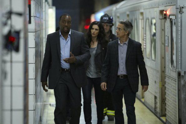 Alphas : Photo Laura Mennell, David Strathairn, Malik Yoba
