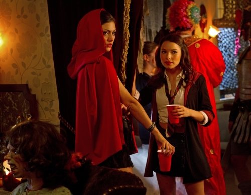 The Secret Circle : Photo Phoebe Tonkin, Jessica Parker Kennedy