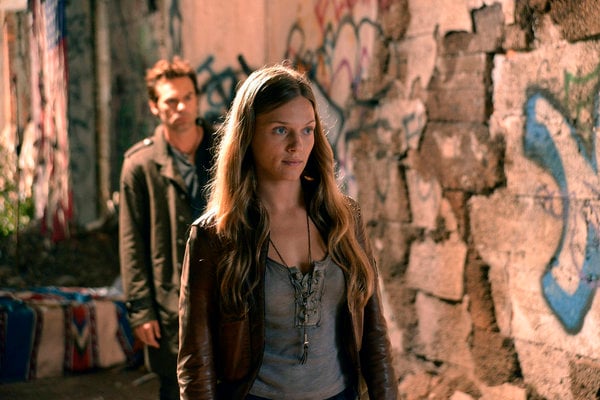 Revolution (2012) : Photo Tracy Spiridakos, Billy Burke