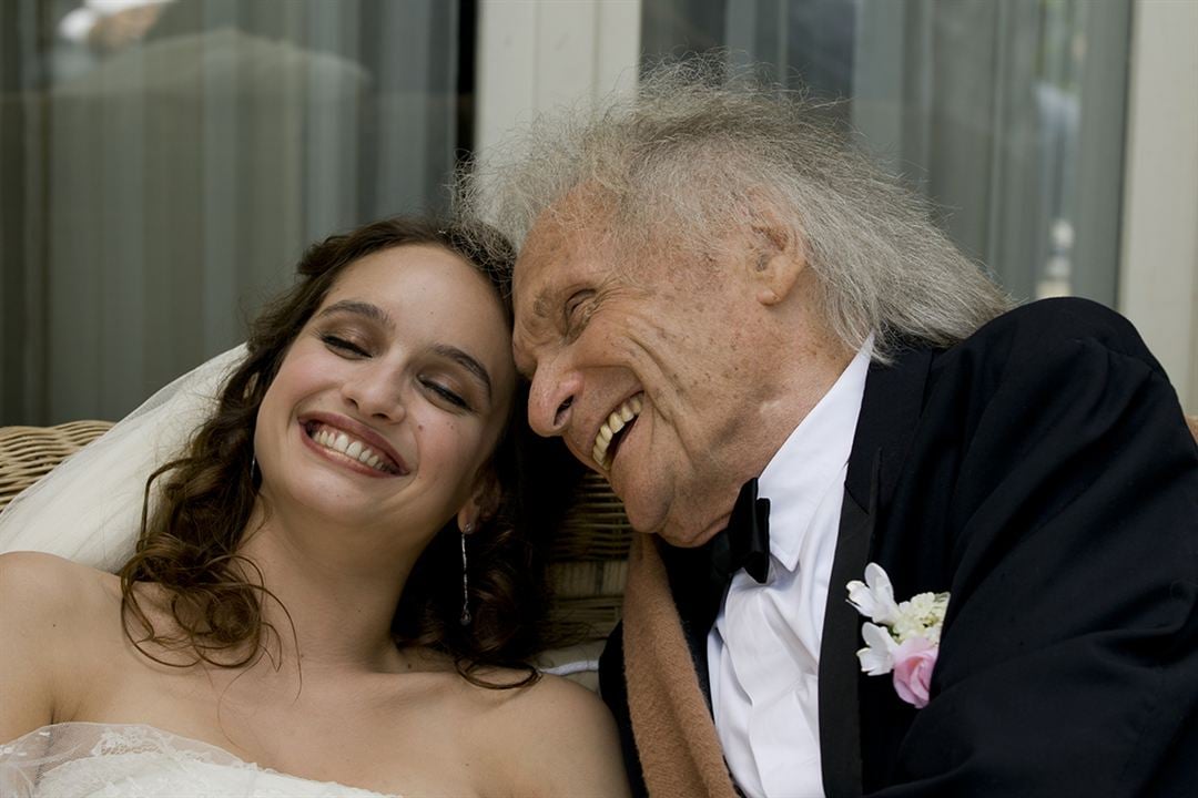 Des gens qui s'embrassent : Photo Clara Ponsot, Ivry Gitlis