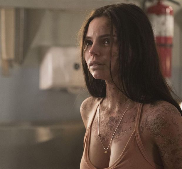 Siren Qui Est Eline Powell La Troublante Sirene De La Nouvelle Serie Allocine