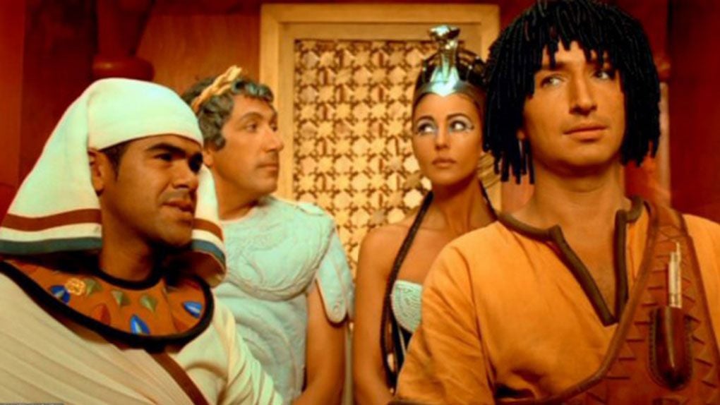 Distribution De Astérix Et Obélix : Mission Cléopâtre Demi-soeurs, Liaison fatale... : 10 scènes d'ascenseur où la tension