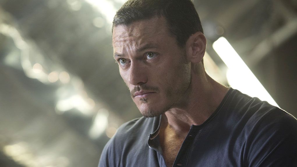 Frère : Owen Shaw (Luke Evans)