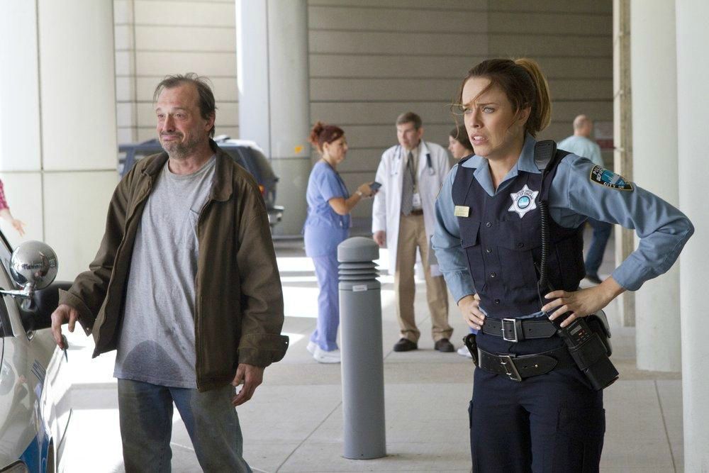 Sirens (US) : Photo Jessica McNamee