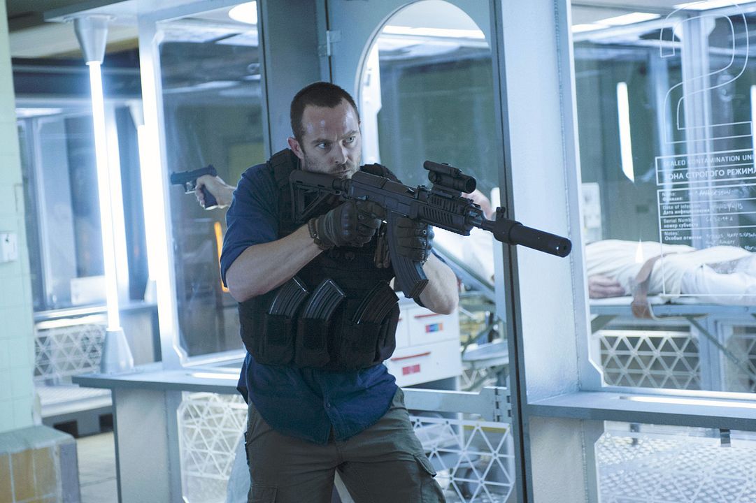 Strike Back : Photo Sullivan Stapleton