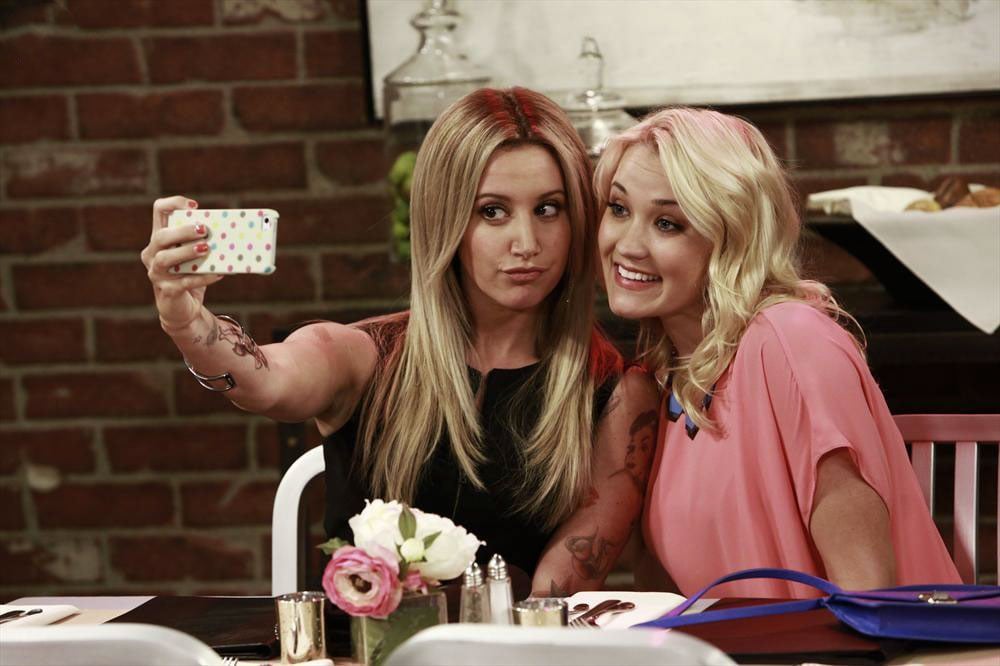 Young & Hungry : Photo Ashley Tisdale, Emily Osment