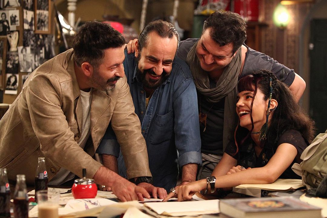 Pek Yakinda : Photo Cem Yılmaz, Özkan Uğur