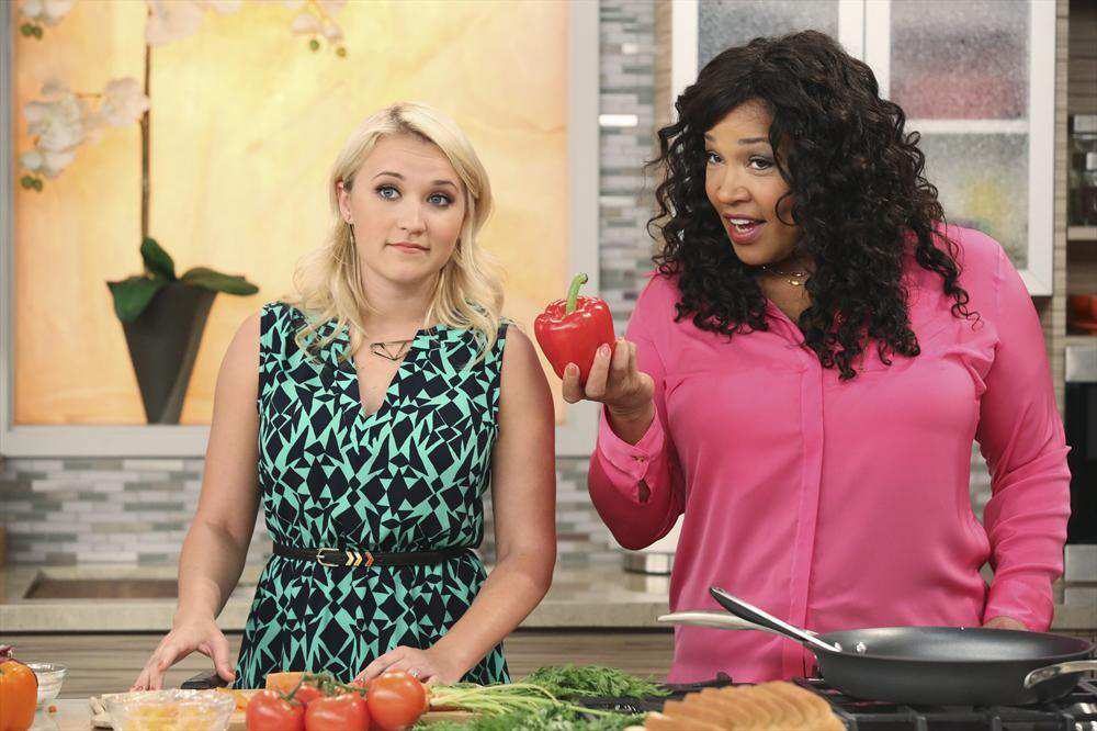 Young & Hungry : Photo Emily Osment, Kim Whitley