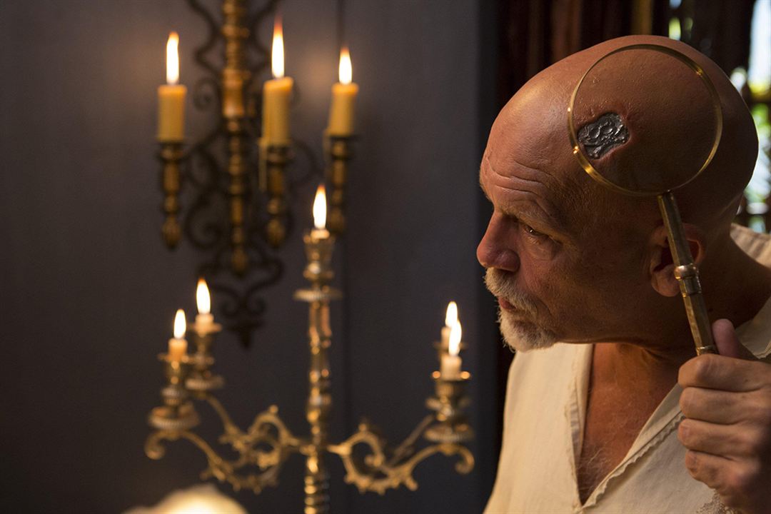 Crossbones : Photo John Malkovich