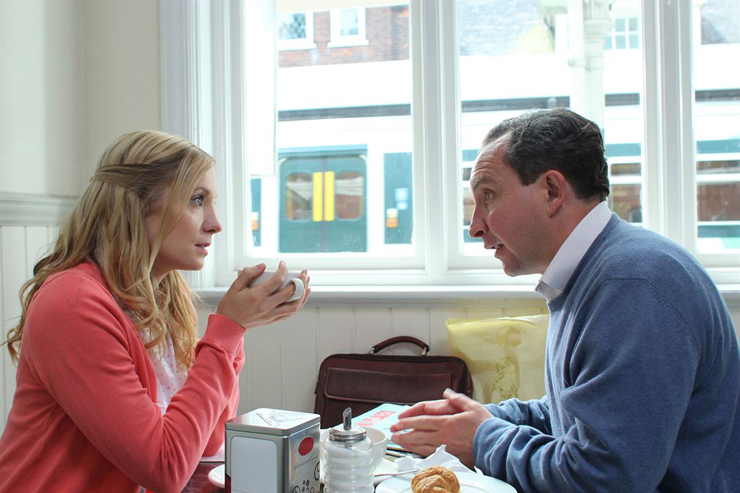 Une belle fin : Photo Eddie Marsan, Joanne Froggatt