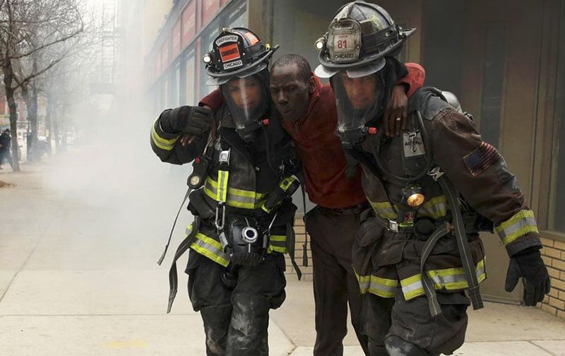 Chicago Fire : Photo Monica Raymund, Jesse Spencer