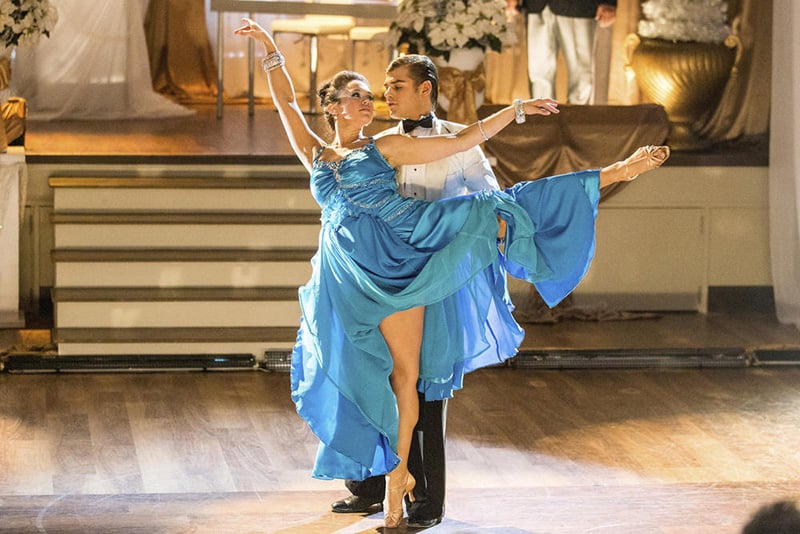 Une danse pour Noël : Photo Allie Bertram, Garrett Clayton