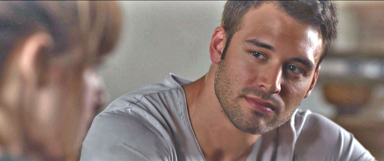 Jem et les Hologrammes : Photo Ryan Guzman