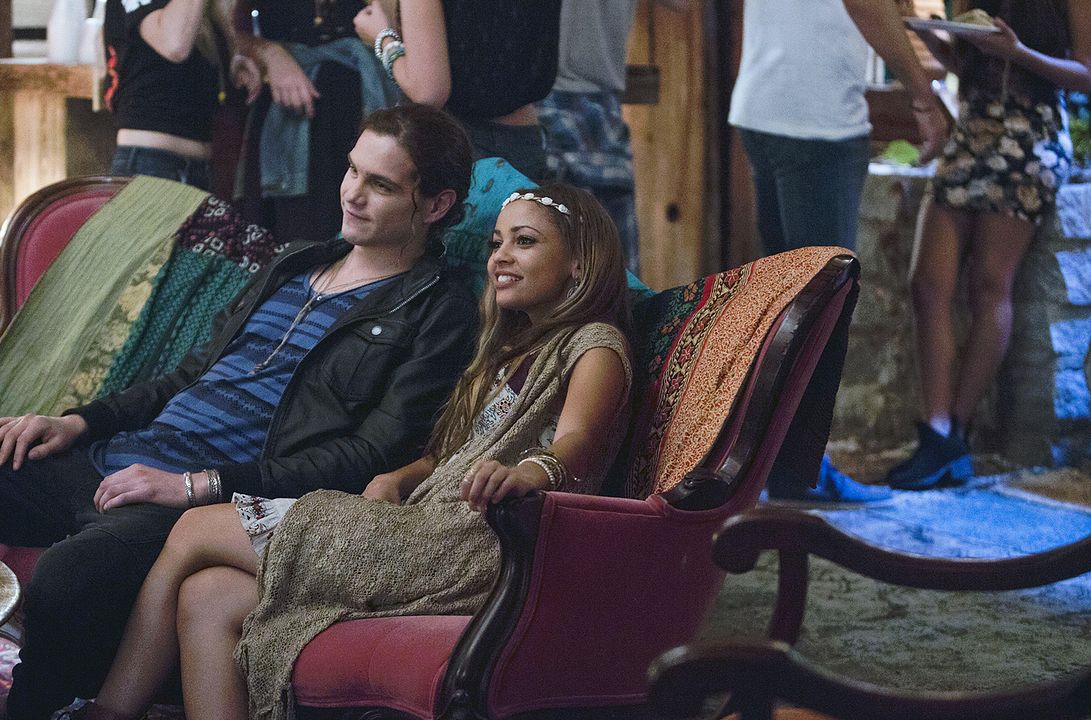Finding Carter : Photo Jesse Henderson, Vanessa Morgan