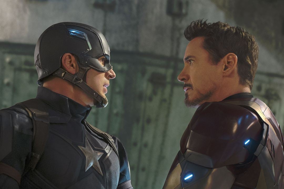Captain America: Civil War : Photo Chris Evans, Robert Downey Jr.