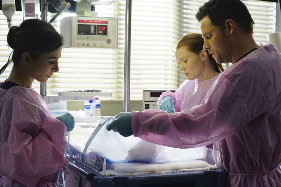 Grey's Anatomy : Photo Samantha Sloyan, Justin Chambers (I), Caterina Scorsone