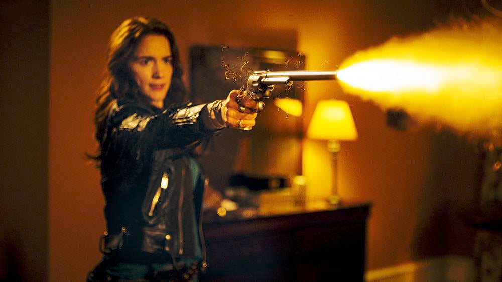 Wynonna Earp : Photo Melanie Scrofano