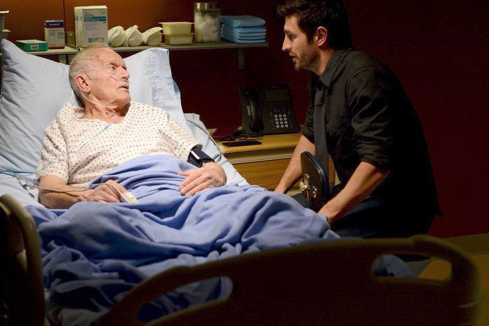 Night Shift : Photo Eoin Macken, Lance Henriksen