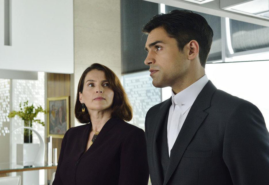 Incorporated : Photo Sean Teale, Julia Ormond