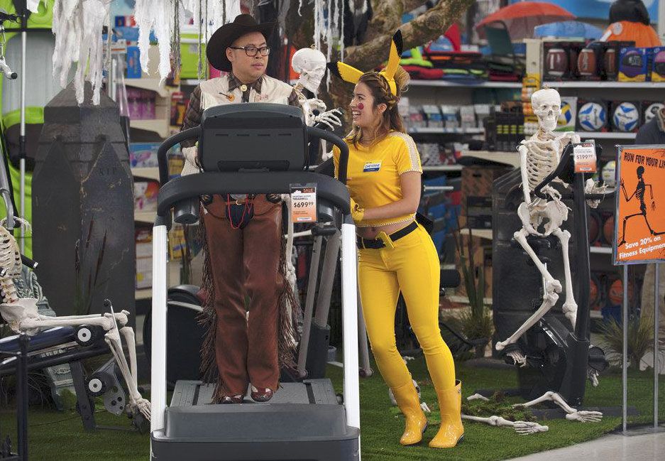 Superstore : Photo Nico Santos, Nichole Bloom