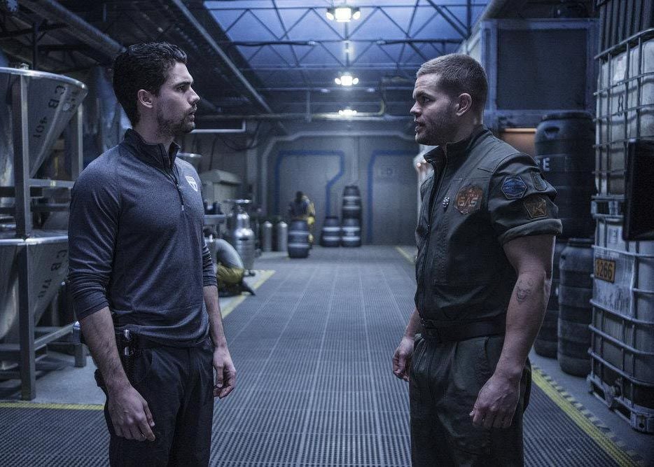 The Expanse : Photo Steven Strait, Wes Chatham