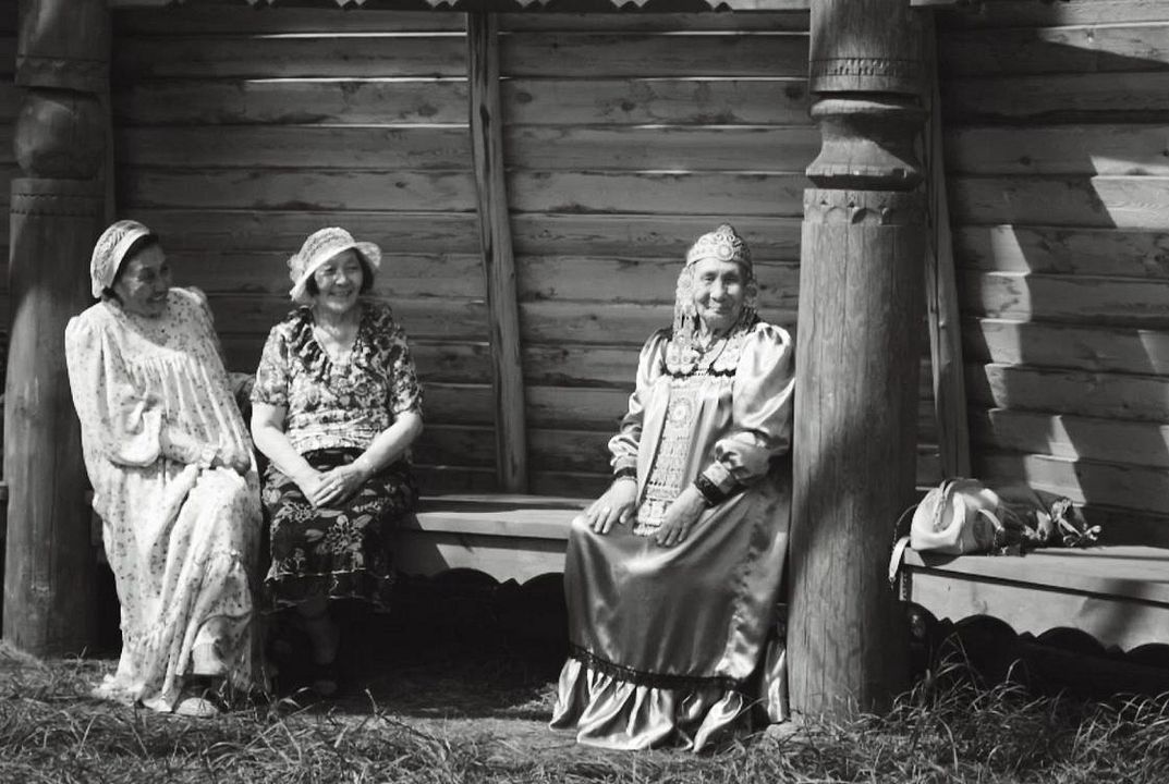Westward Ho, the Wagons! : Photo