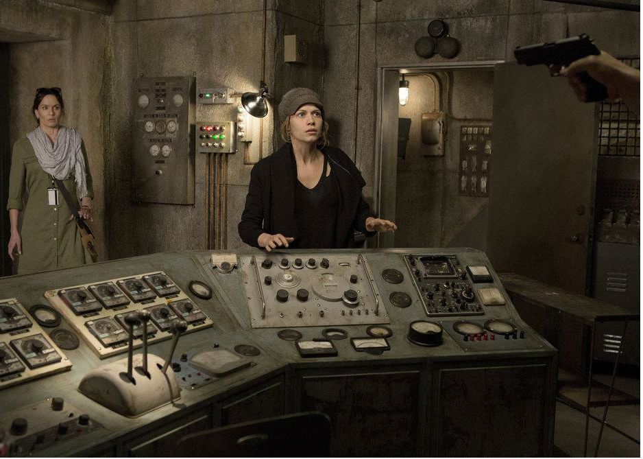 Colony : Photo Sarah Wayne Callies, Bethany Joy Lenz