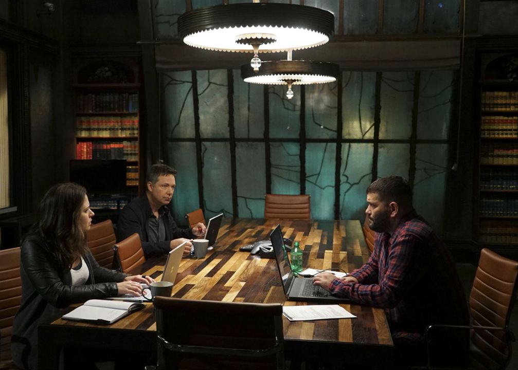 Scandal : Photo Katie Lowes, Guillermo Díaz, George Newbern