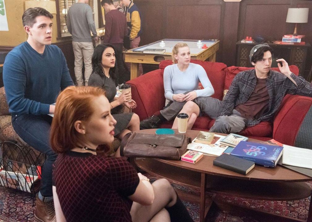 Riverdale : Photo Madelaine Petsch, Camila Mendes, Casey Cott, Cole Sprouse, Lili Reinhart