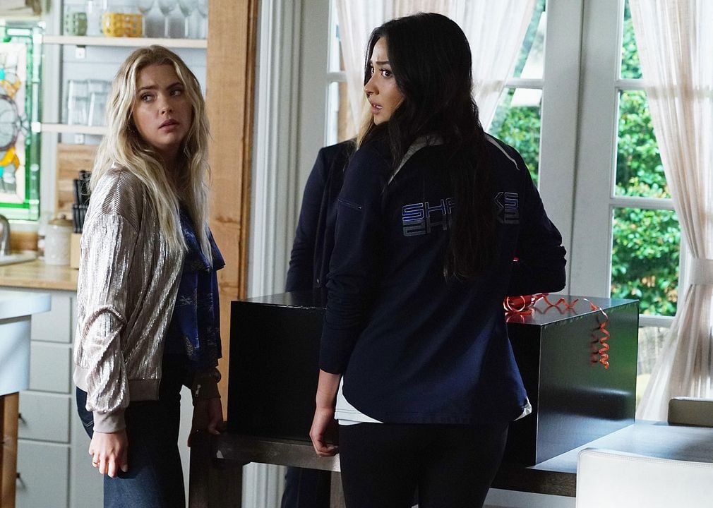 Pretty Little Liars : Photo Ashley Benson, Shay Mitchell