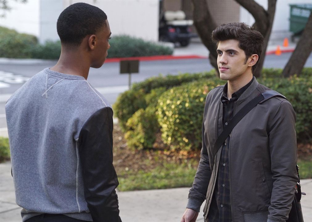 Famous In Love : Photo Carter Jenkins, Keith Powers