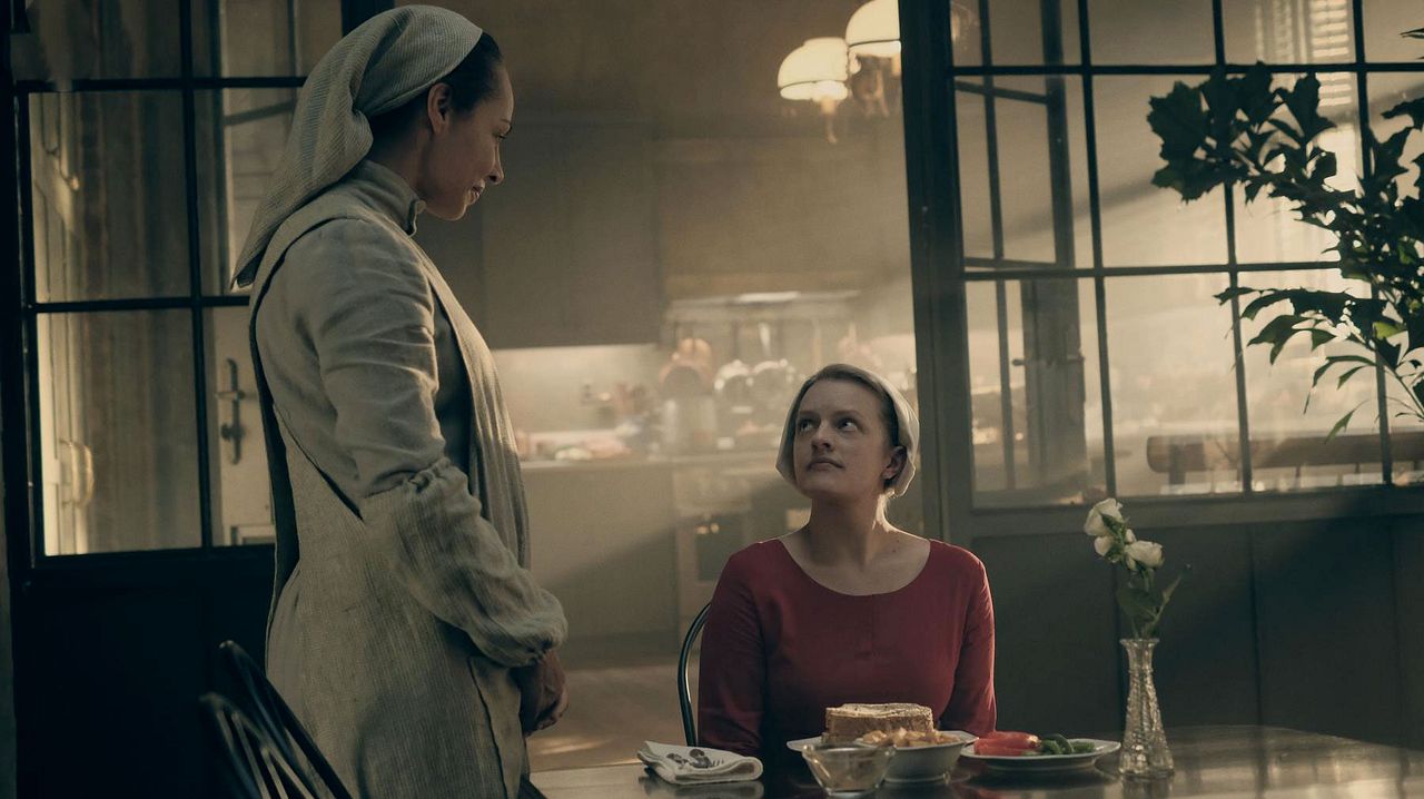 The Handmaid’s Tale : la servante écarlate : Photo Elisabeth Moss