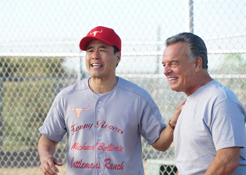 Bienvenue chez les Huang : Photo Randall Park, Ray Wise