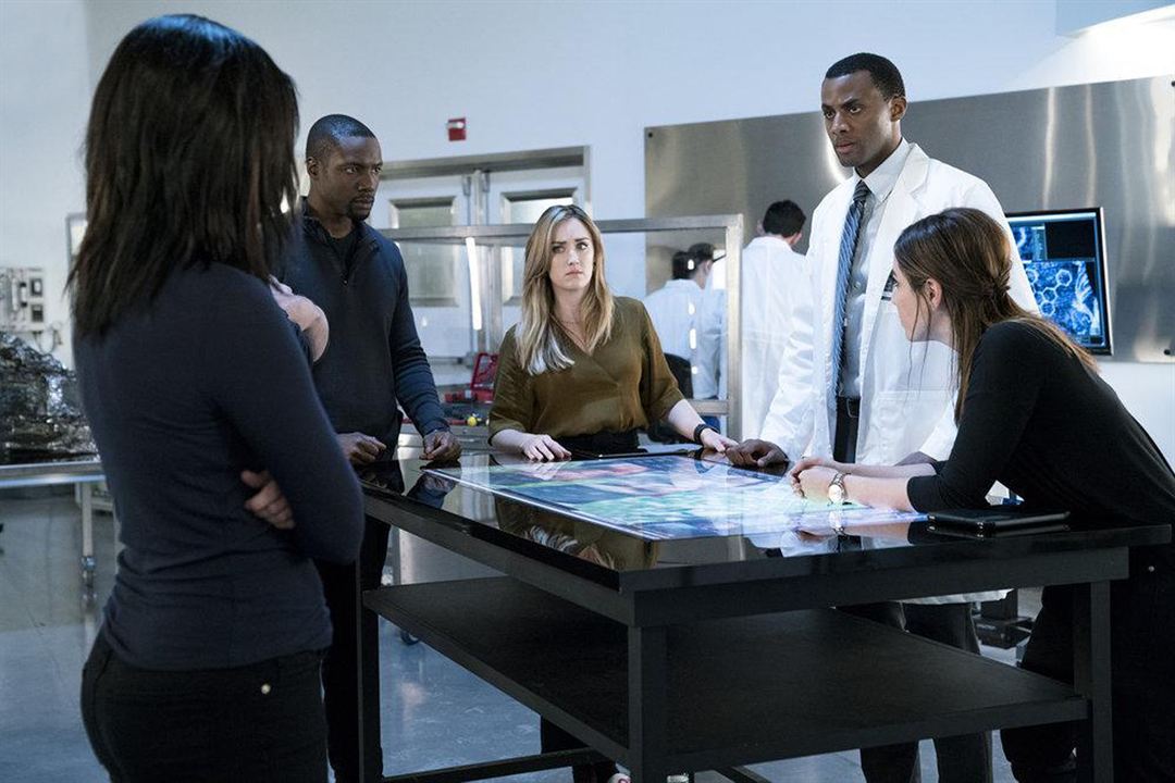 Blindspot : Photo Ashley Johnson, Rob Brown, Jordan Johnson-Hinds, Audrey Esparza