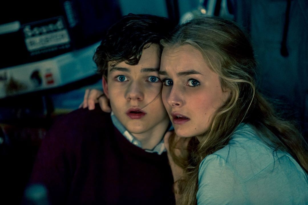 Watch Out : Photo Olivia DeJonge, Levi Miller (II)