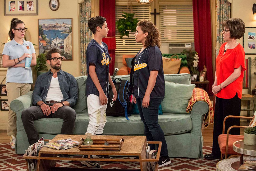 Au fil des jours (2017) : Photo Isabella Gomez, Todd Grinnell, Rita Moreno, Marcel Ruiz, Justina Machado