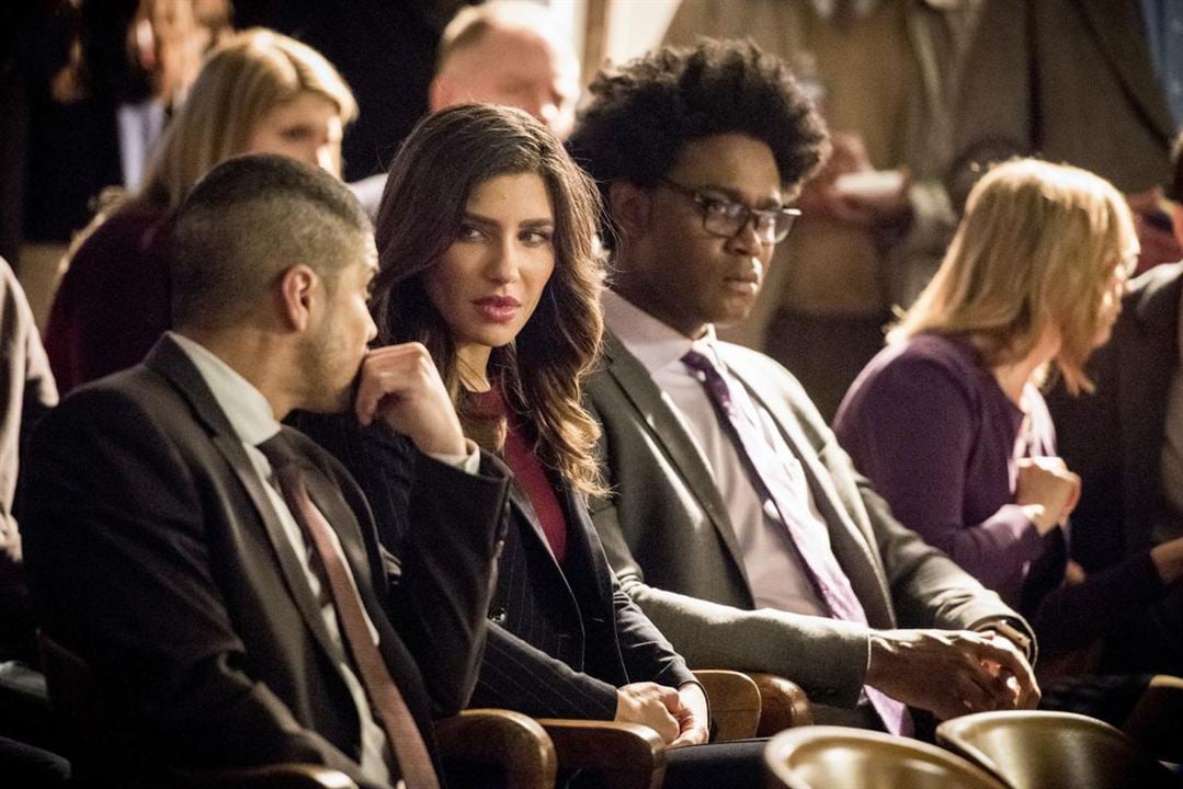 Arrow : Photo Juliana Harkavy, Rick Gonzales, Echo Kellum