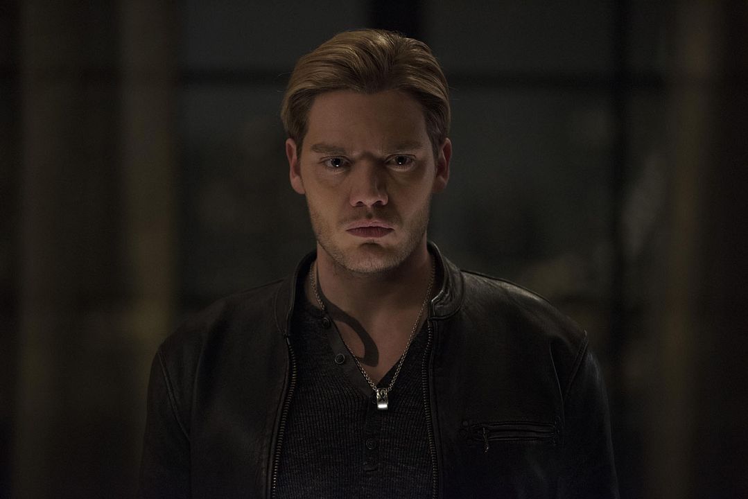 Shadowhunters : Photo Dominic Sherwood