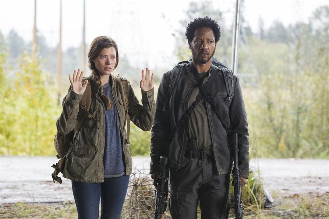 Colony : Photo Tory Kittles, Peyton List (I)