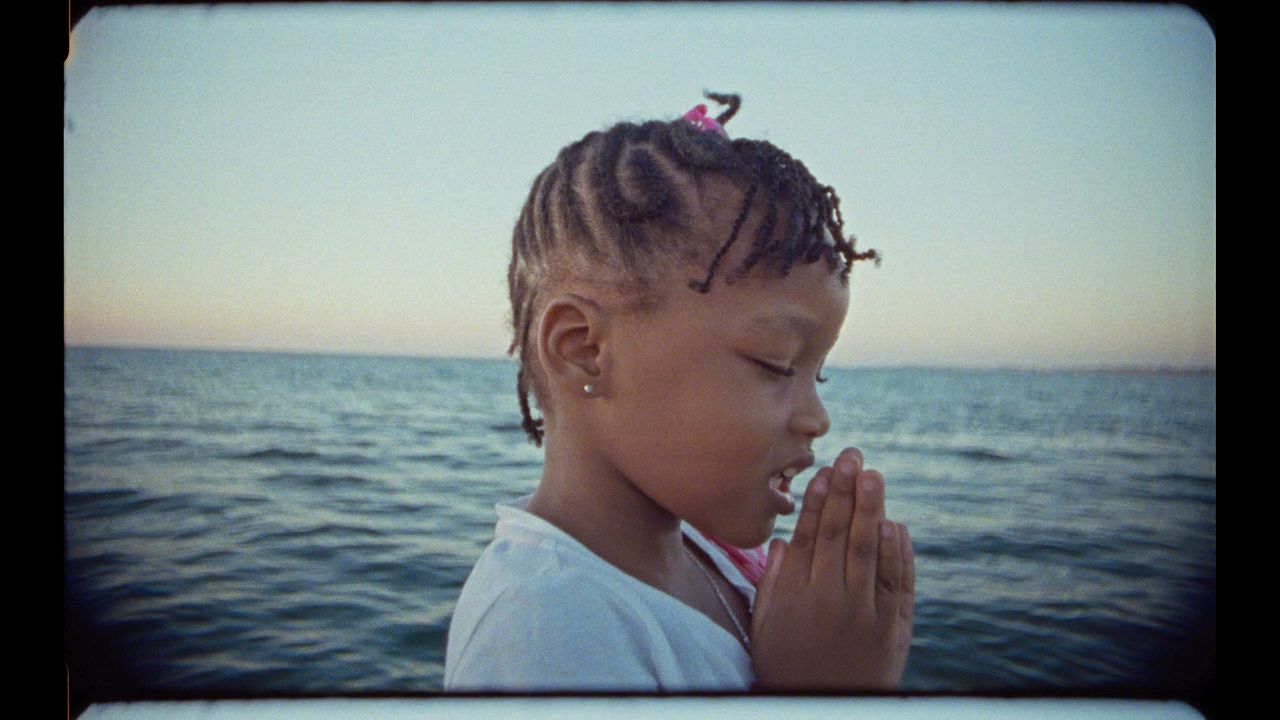 Black Mother : Photo