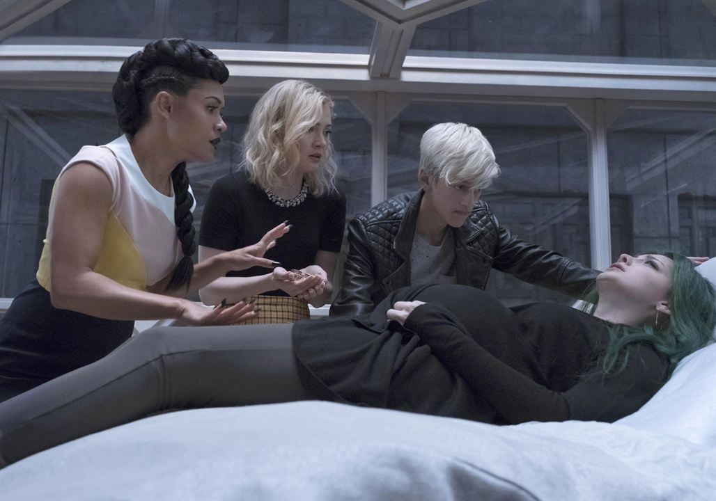 The Gifted : Photo Grace Byers, Skyler Samuels, Emma Dumont, Percy Hynes-White