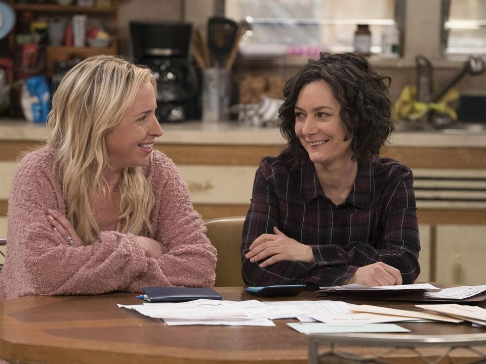 The Conners : Photo Lecy Goranson, Sara Gilbert