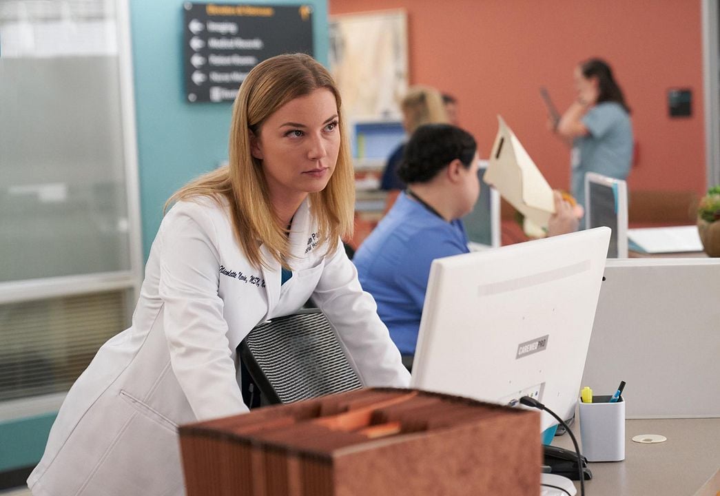 The Resident : Photo Emily VanCamp