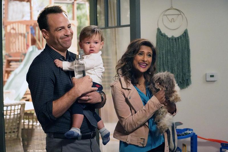 I Feel Bad : Photo Paul Adelstein, Sarayu Blue