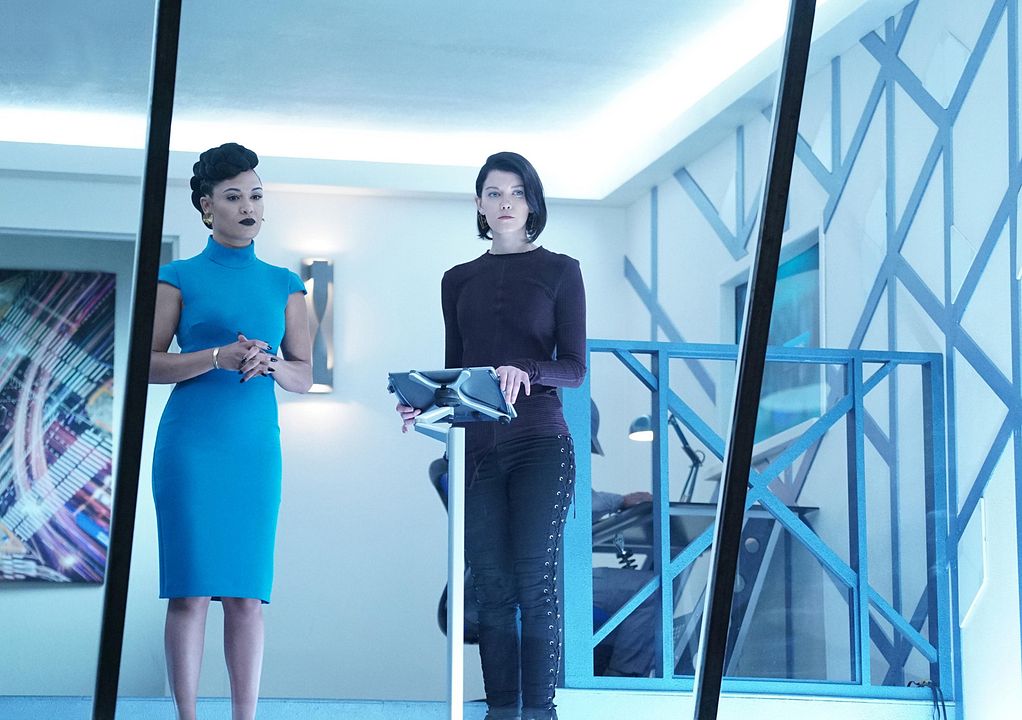 The Gifted : Photo Grace Byers, Hayley Lovitt