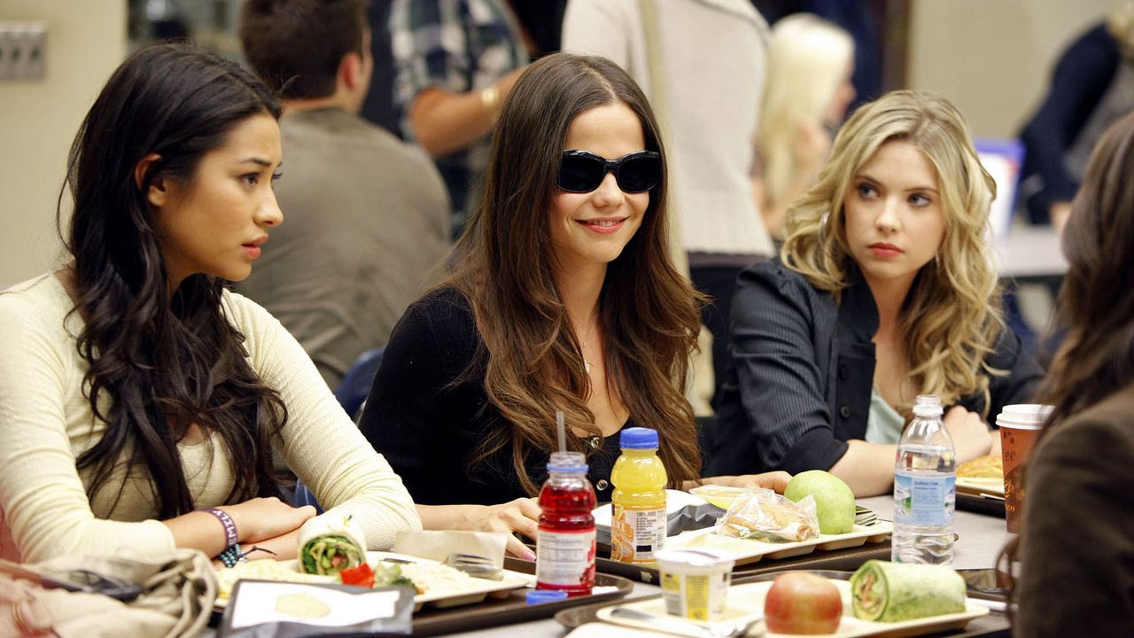 Pretty Little Liars : Affiche