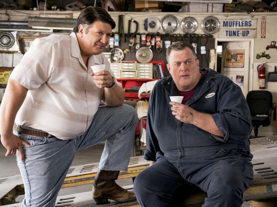 Young Sheldon : Photo Lance Barber, Billy Gardell